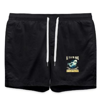Anniversaire 18 Ans Humour Le Plus Rapide - Short de bain - noir - Devant - AI Model Male 185 light (185cm)