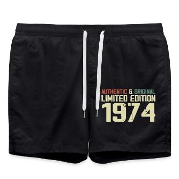 1974 Geburtstagsgeschenk 1974 Jahrgang 1974 Retro - Badeshorts - Schwarz - Vorne - AI Model Male 185 light (185cm)