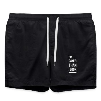 I'm Gayer Than I Look – Pride Spruch (weiß) Finale - Badeshorts - Schwarz - Vorne - AI Model Male 185 light (185cm)