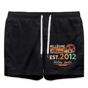 Millésime Né(e) Août 2012 Cadeau Anniversaire - Short de bain - noir - Devant - AI Model Male 185 light (185cm)