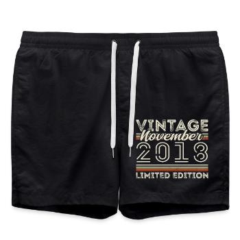 Millésime Novembre 2018 Anniversaire Novembre 2018 - Short de bain - noir - Devant - AI Model Male 185 light (185cm)
