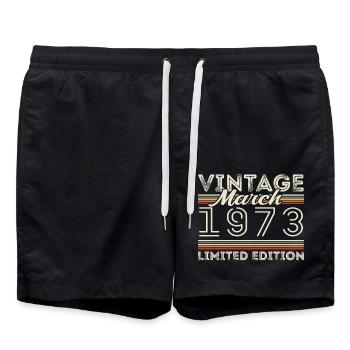 März 1973 Jahrgang 1973 Geburtstagsgeschenk märz - Badeshorts - Schwarz - Vorne - AI Model Male 185 light (185cm)