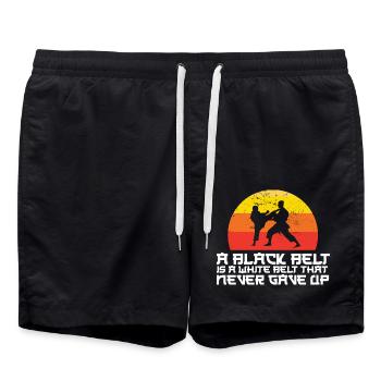 Ein schwarzer Gürtel ist ein weißer Gürtel, der nie aufgegeben hat - Badeshorts - Schwarz - Vorne - AI Model Male 185 light (185cm)