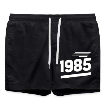 Geboren 1985 – 40 Jahre Kult - Badeshorts - Schwarz - Vorne - AI Model Male 185 light (185cm)