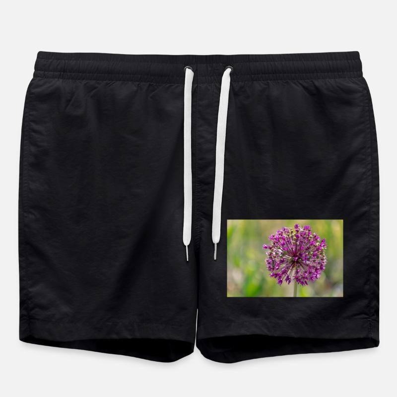 Gros plan d’une fleur violette - Poireau géant - Short de bain - noir