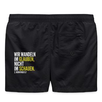 Wir wandeln im Glauben – 2. Korinther 5,7 - Badeshorts - Schwarz - Hinten