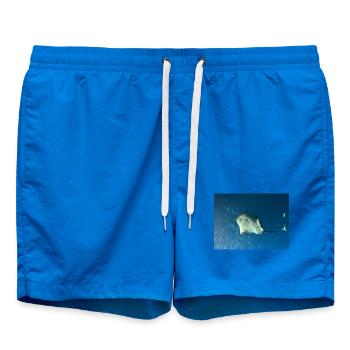Manta des grandes profondeurs dans l’océan bleu - Short de bain - cobalt blue - Devant - AI Model Male 185 light (185cm)