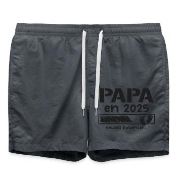Papa en 2025 cadeaux futur père - Short de bain - charbon - Devant - AI Model Male 185 light (185cm)