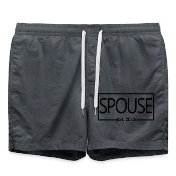 Conjoint Est. 2023 - Cadeau de mariage hommes et femmes - Short de bain - charbon - Devant - AI Model Male 185 light (185cm)
