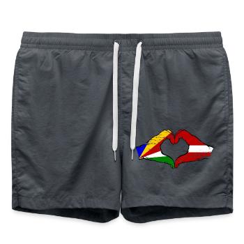 Seychelles Lettonie drapeau mains forme de coeur utilisé - Short de bain - charbon - Devant - AI Model Male 185 light (185cm)