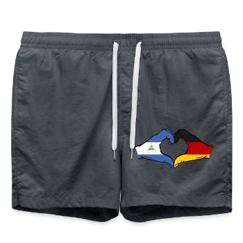 Nicaragua Allemagne Drapeau Mains Coeur Forme - Short de bain - charbon - Devant - AI Model Male 185 light (185cm)