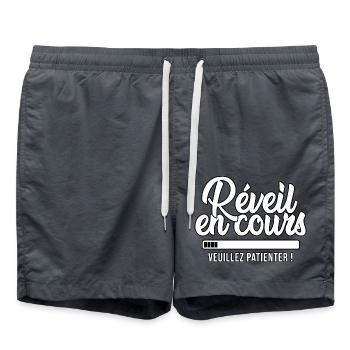 humour réveil en cours tshirt personnalisé - Short de bain - charbon - Devant - AI Model Male 185 light (185cm)