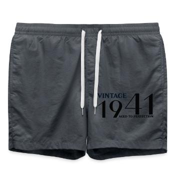 Jahrgang 1941 bis zur Perfektion gealtert - Badeshorts - Anthrazit - Vorne - AI Model Male 185 light (185cm)