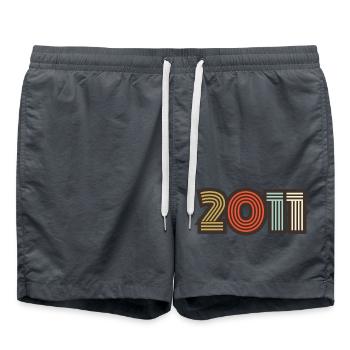 2011 Retro Jahrgang - Badeshorts - Anthrazit - Vorne - AI Model Male 185 light (185cm)