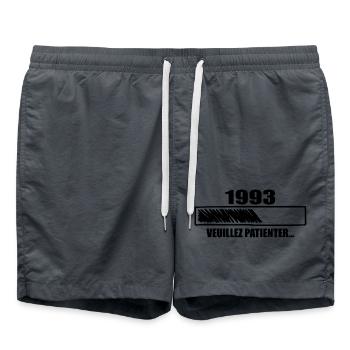 1993 Cadeau Anniversaire 1993 - Veuillez Patienter - Short de bain - charbon - Devant - AI Model Male 185 light (185cm)
