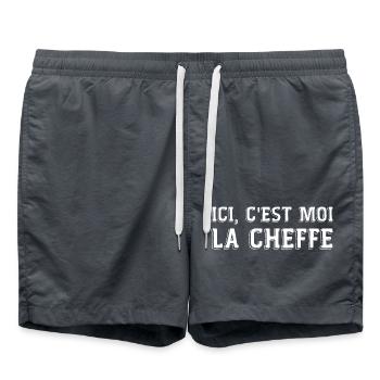 Ici c'est moi la cheffe cadeau patronne humour - Short de bain - charbon - Devant - AI Model Male 185 light (185cm)