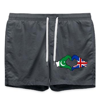 Pakistan Grande-Bretagne drapeau mains coeur - Short de bain - charbon - Devant - AI Model Male 185 light (185cm)