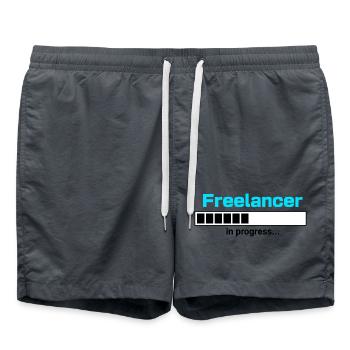Freelancer in Progress – Motif du travail indépendant - Short de bain - charbon - Devant - AI Model Male 185 light (185cm)