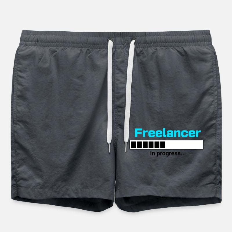 Freelancer in Progress – Selbstständigkeit Motiv - Badeshorts - Anthrazit