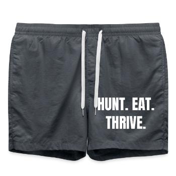 HUNT. EAT. THRIVE. Carnivore Jäger & Steakliebfans - Badeshorts - Anthrazit - Vorne - AI Model Male 185 light (185cm)
