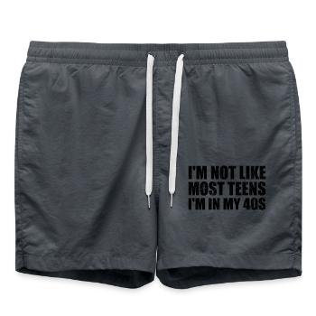 Ich bin nicht wie die meisten Teenager Ich bin in meinen 40ern lustig 40 Jahre - Badeshorts - Anthrazit - Vorne - AI Model Male 185 light (185cm)