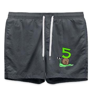 5 Jahre alt - 5. Geburtstag - Schnecke Motiv - Badeshorts - Anthrazit - Vorne - AI Model Male 185 light (185cm)