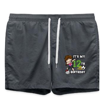 Fille de football C’est mon 12e anniversaire - Short de bain - charbon - Devant - AI Model Male 185 light (185cm)