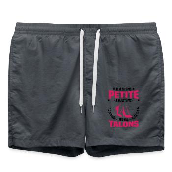 Je ne suis pas petite, Cadeau humour femme - Short de bain - charbon - Devant - AI Model Male 185 light (185cm)