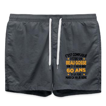 Beau gosse et d'avoir 60 ans Cadeau d'anniversaire - Short de bain - charbon - Devant - AI Model Male 185 light (185cm)