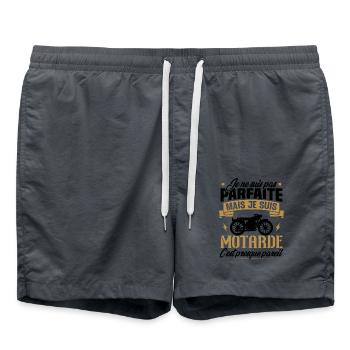 Je ne suis pas parfaite mais je suis motarde - Short de bain - charbon - Devant - AI Model Male 185 light (185cm)