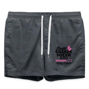 Bientôt grande soeur 2025 - Short de bain - charbon - Devant - AI Model Male 185 light (185cm)