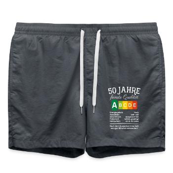 50 Jahre Feinste Qualität Geschenk 50. Geburtstag - Badeshorts - Anthrazit - Vorne - AI Model Male 185 light (185cm)