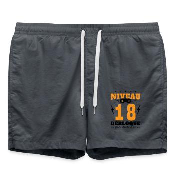 Niveau 18 Débloqué Anniversaire 18 Ans - Short de bain - charbon - Devant - AI Model Male 185 light (185cm)
