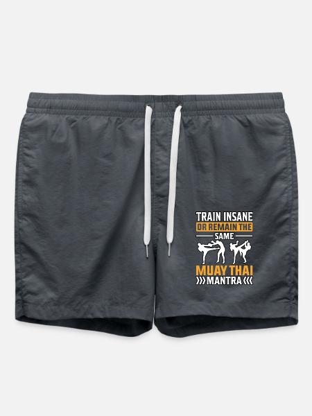Trainieren Sie verrückt oder bleiben Sie das gleiche Muay Thai Mantra - Badeshorts - Anthrazit