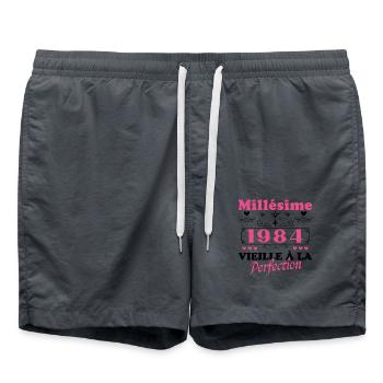 Jahrgang 1984 Jubiläum Geschenk Humor Frauen - Badeshorts - Anthrazit - Vorne - AI Model Male 185 light (185cm)