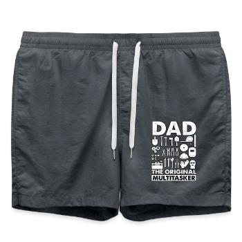 Papa, der ursprüngliche Multitasker - Badeshorts - Anthrazit - Vorne - AI Model Male 185 light (185cm)