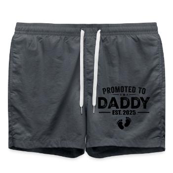 Zum Papa befördert, voraussichtlich 2025. Lustig für den neuen Papa - Badeshorts - Anthrazit - Vorne - AI Model Male 185 light (185cm)