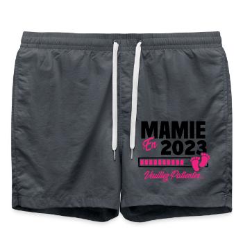 Mamie en 2023 / Cadeau future mamie 2023 - Short de bain - charbon - Devant - AI Model Male 185 light (185cm)
