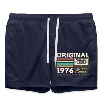 50ème Anniversaire Cassette Originale Avril Vintage 76 - Short de bain - bleu marine - Devant - AI Model Male 185 light (185cm)