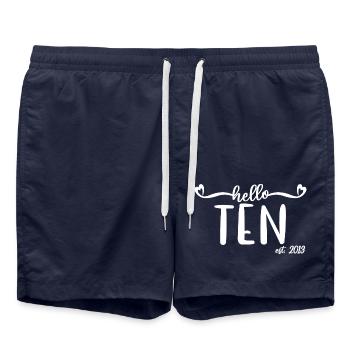 10e anniversaire enfants filles 10 hello ten est. 2013 - Short de bain - bleu marine - Devant - AI Model Male 185 light (185cm)