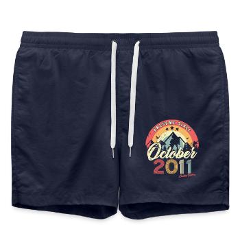 Cadeau D'anniversaire En Octobre 2011 Vintage - Short de bain - bleu marine - Devant - AI Model Male 185 light (185cm)