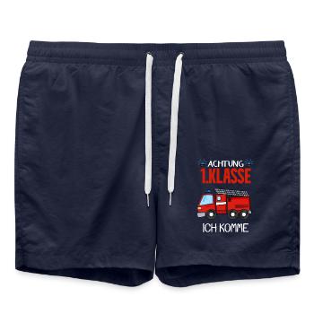 Einschulung 1 Klasse Feuerwehr Schulkind - Badeshorts - French Navy - Vorne - AI Model Male 185 light (185cm)