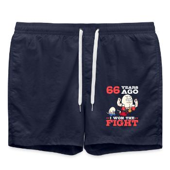 Il y a 66 ans, j’ai gagné le combat pour mon 66e anniversaire - Short de bain - bleu marine - Devant - AI Model Male 185 light (185cm)