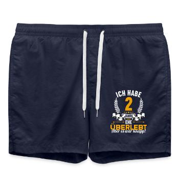 Ich habe 2 Jahre Ehe überlebt 2.Hochzeitstag - Badeshorts - French Navy - Vorne - AI Model Male 185 light (185cm)