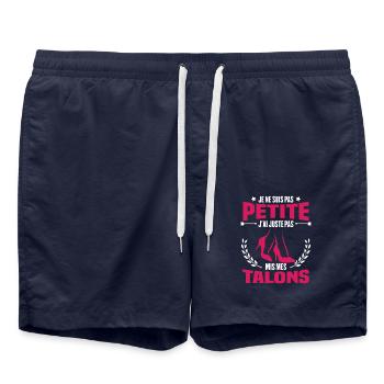 Je ne suis pas petite, Cadeau humour femme - Short de bain - bleu marine - Devant - AI Model Male 185 light (185cm)