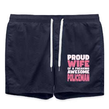 Fière épouse d’un sacré bon policier - Short de bain - bleu marine - Devant - AI Model Male 185 light (185cm)