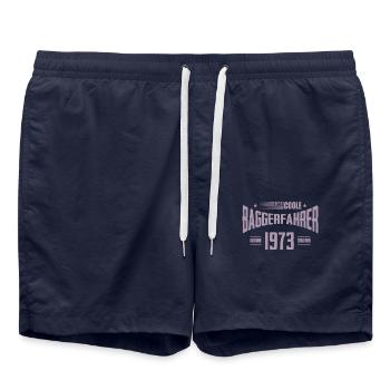 Jahrgang 1973 Geburtstag Bagger Baggerfahrer - Badeshorts - French Navy - Vorne - AI Model Male 185 light (185cm)