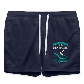 Un chef amateur cuisine des plats culinaires - Short de bain - bleu marine - Devant - AI Model Male 185 light (185cm)