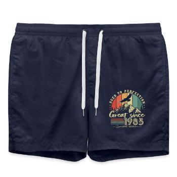 Grand depuis 1985 Cadeau d’anniversaire vintage - Short de bain - bleu marine - Devant - AI Model Male 185 light (185cm)