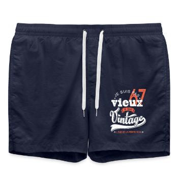 Je suis vintage cadeau humour anniversaire 67 ans - Short de bain - bleu marine - Devant - AI Model Male 185 light (185cm)